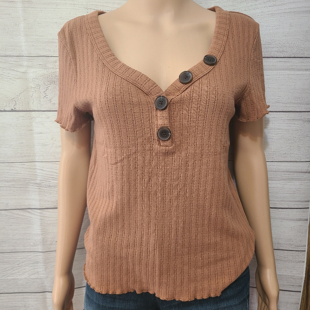 🚨 3 for $10 American Eagle Top - Picture 3 of 6
